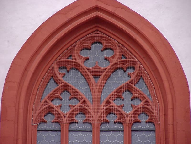 Vernetzung Kirchenfenster mit Edelstahlnetz in Würzburg